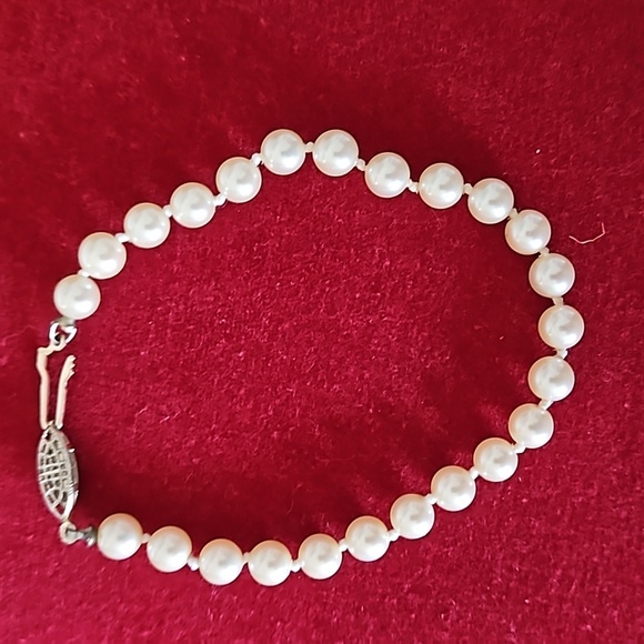 Simulated Pearl Necklace and Bracelet - Picture 5 of 9